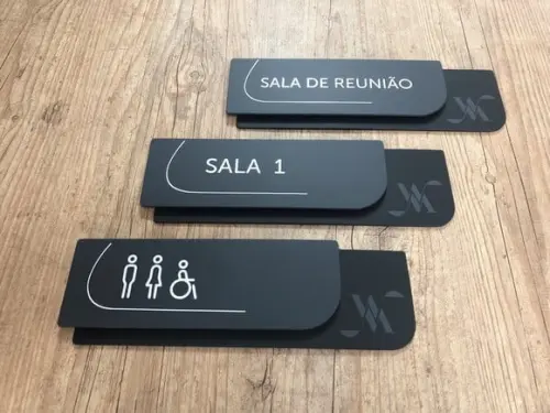 Placa de Identificação de Sala - Modelo Ametista