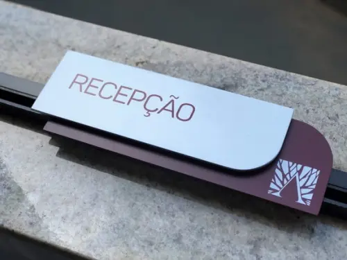 Placa de Identificação de Sala - Modelo Ametista
