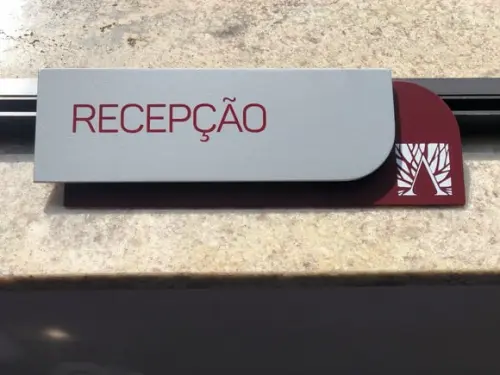 Placa de Identificação de Sala - Modelo Ametista