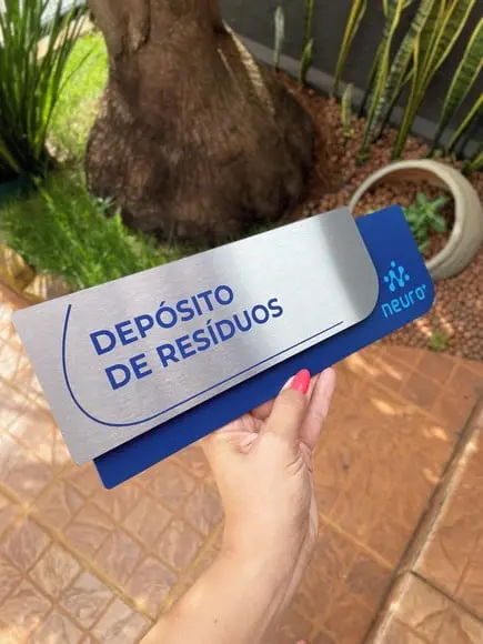 Placa de Identificação de Sala - Modelo Ametista Inox