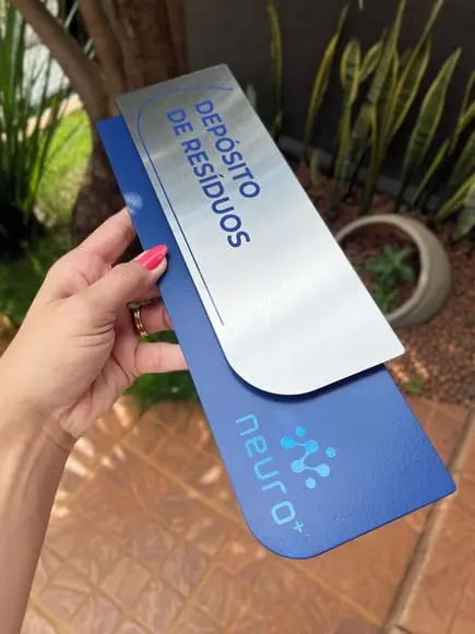 Placa de Identificação de Sala - Modelo Ametista Inox