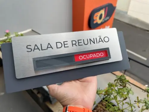 Placa de Identificação de Sala - Modelo Ardósia Flag