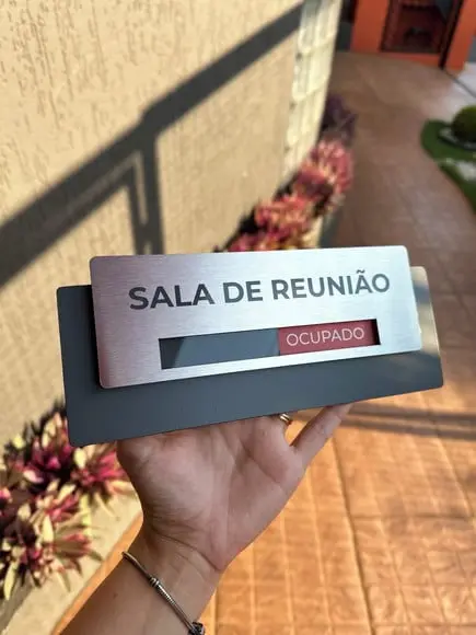 Placa de Identificação de Sala - Modelo Ardósia Flag