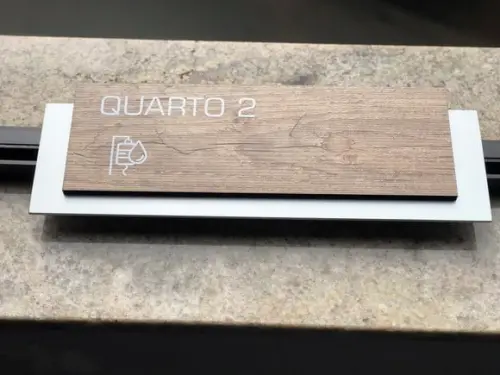 Placa de Identificação de Sala - Modelo Ardósia mdf