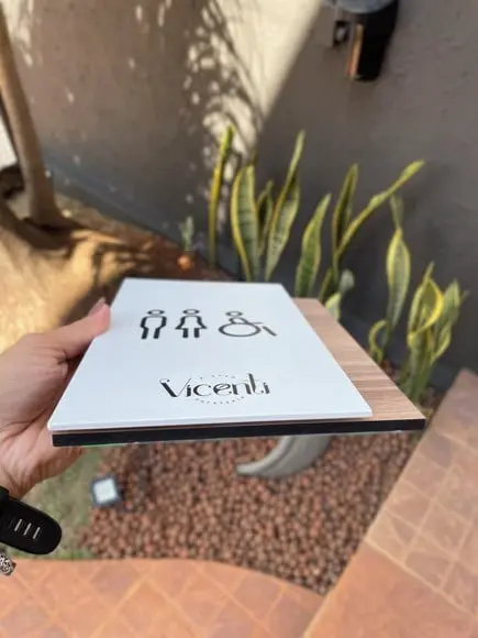 Placa de Identificação de Sala - Modelo Calcita mdf