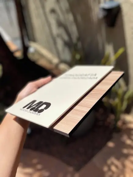 Placa de Identificação de Sala - Modelo Calcita mdf