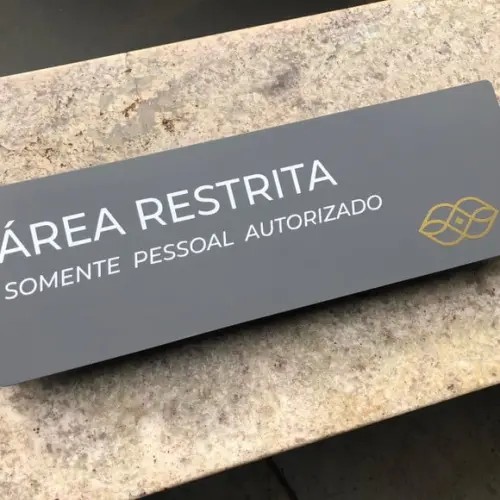 Placa de Identificação de Sala - Modelo Caulim 33x11,5