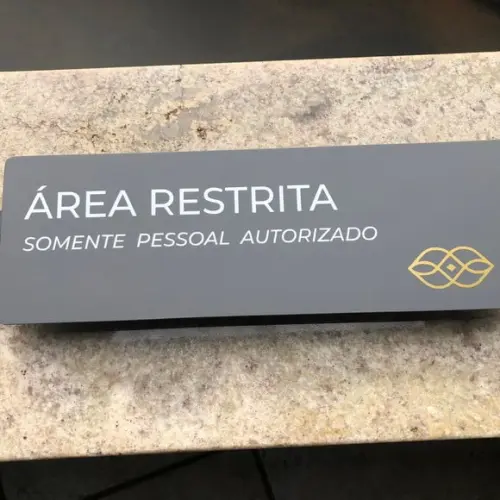 Placa de Identificação de Sala - Modelo Caulim 33x11,5