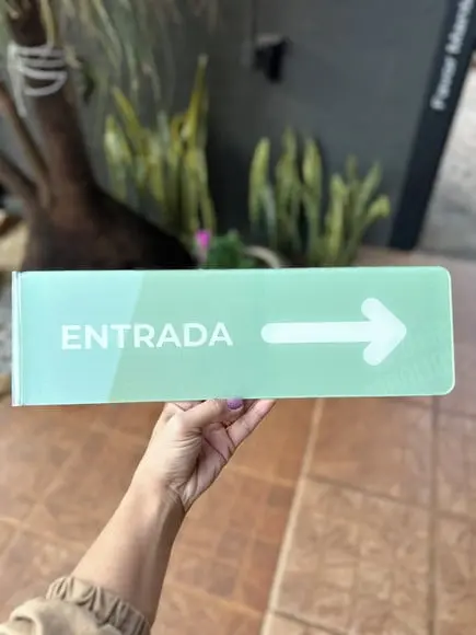 Placa de Identificação de Sala - Modelo Caulim Acrílico