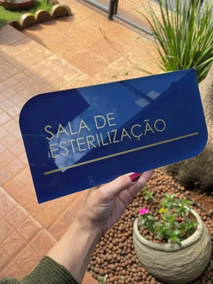 Placa de Identificação de Sala - Modelo Caulim Acrílico