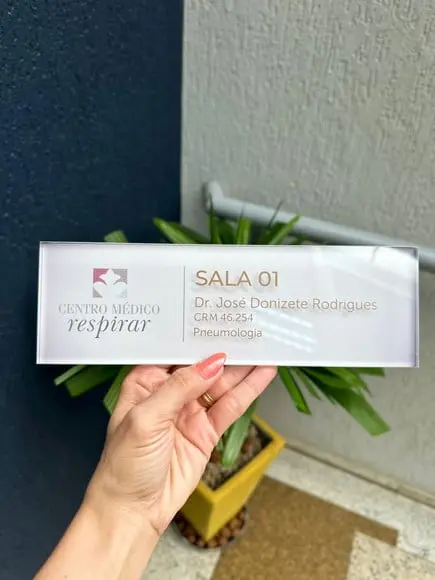 Placa de Identificação de Sala - Modelo Caulim Acrílico