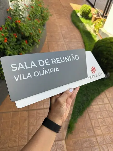 Placa de Identificação de Sala - Modelo Onix