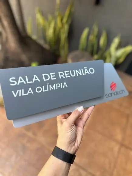 Placa de Identificação de Sala - Modelo Onix