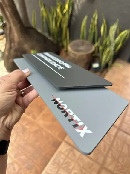Placa de Identificação de Sala - Modelo Onix