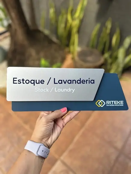 Placa de Identificação de Sala - Modelo Onix