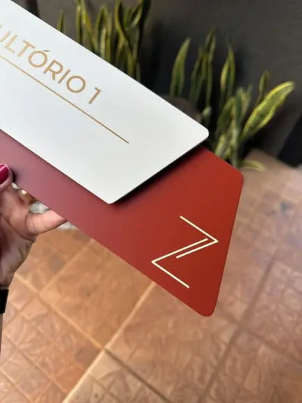 Placa de Identificação de Sala - Modelo Onix