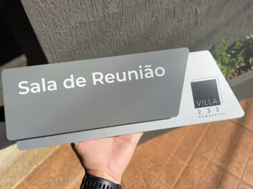 Placa de Identificação de Sala - Modelo Onix