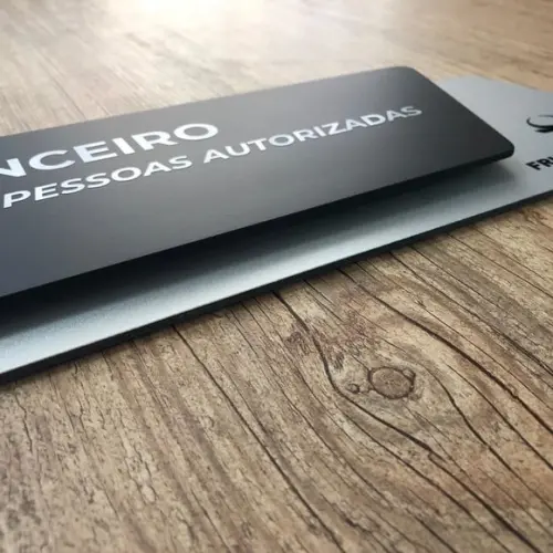 Placa de Identificação de Sala - Modelo Onix