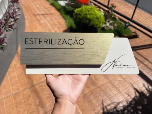 Placa de Identificação de Sala - Modelo Onix Acrílico