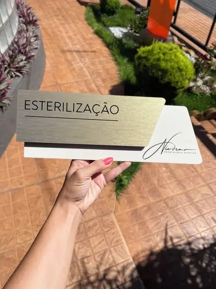 Placa de Identificação de Sala - Modelo Onix Acrílico