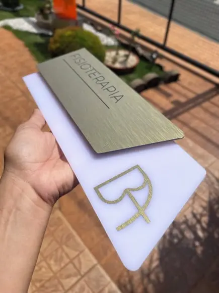 Placa de Identificação de Sala - Modelo Onix Acrílico
