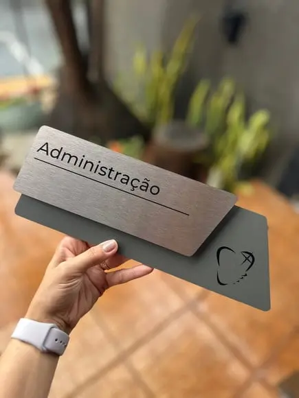 Placa de Identificação de Sala - Modelo Onix Inox