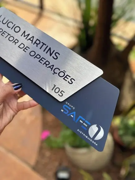 Placa de Identificação de Sala - Modelo Onix Inox