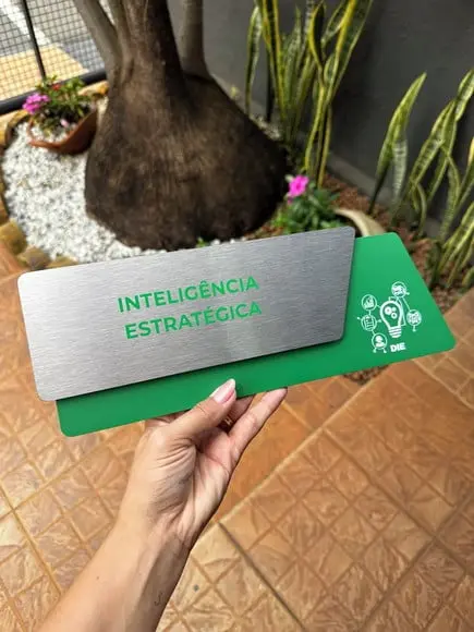 Placa de Identificação de Sala - Modelo Onix Inox