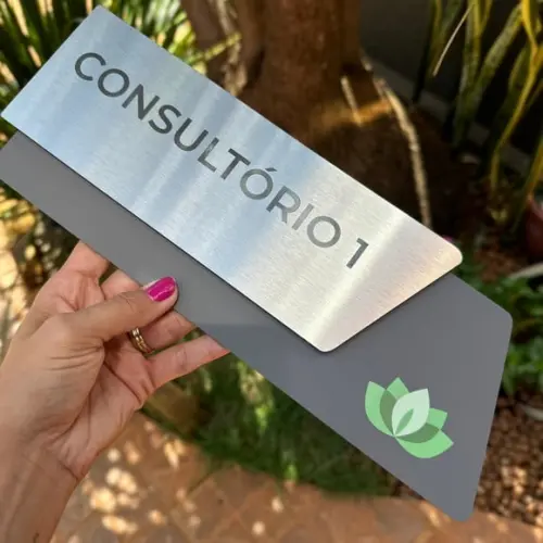 Placa de Identificação de Sala - Modelo Onix Inox