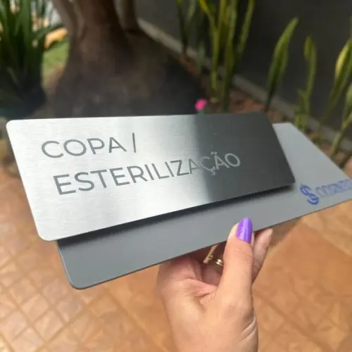 Placa de Identificação de Sala - Modelo Onix Inox
