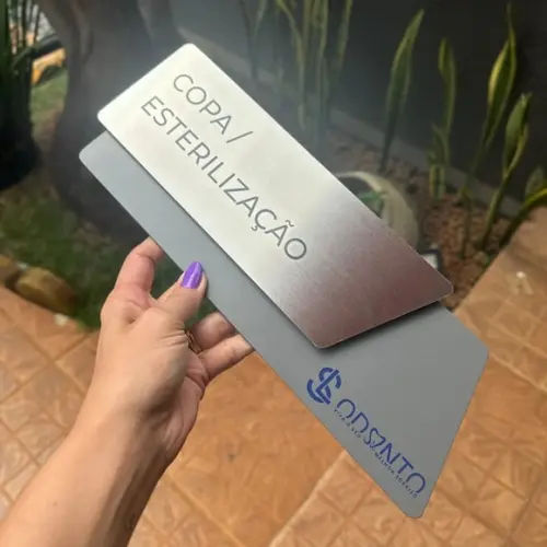 Placa de Identificação de Sala - Modelo Onix Inox