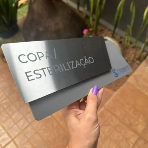 Placa de Identificação de Sala - Modelo Onix Inox