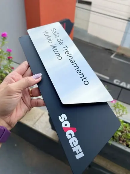 Placa de Identificação de Sala - Modelo Onix Inox