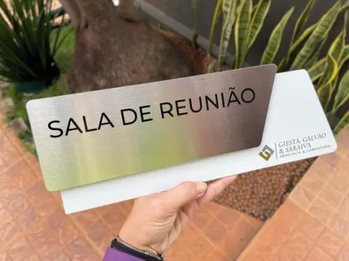 Placa de Identificação de Sala - Modelo Onix Inox