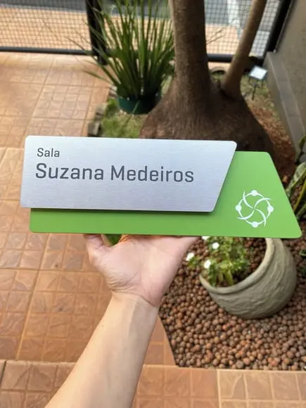 Placa de Identificação de Sala - Modelo Onix Inox