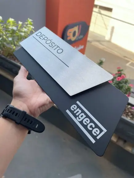 Placa de Identificação de Sala - Modelo Onix Inox