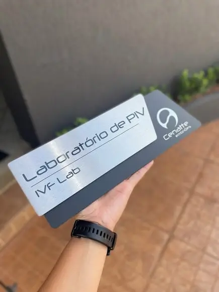 Placa de Identificação de Sala - Modelo Onix Inox