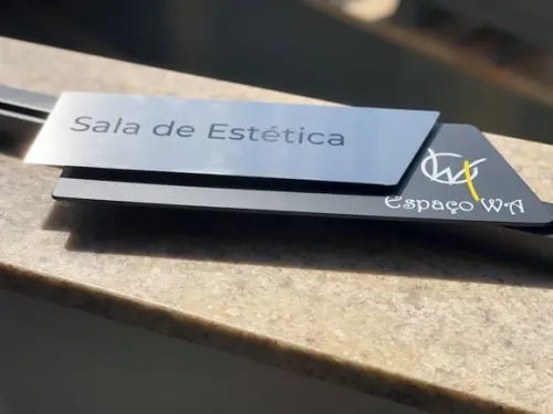 Placa de Identificação de Sala - Modelo Onix Inox