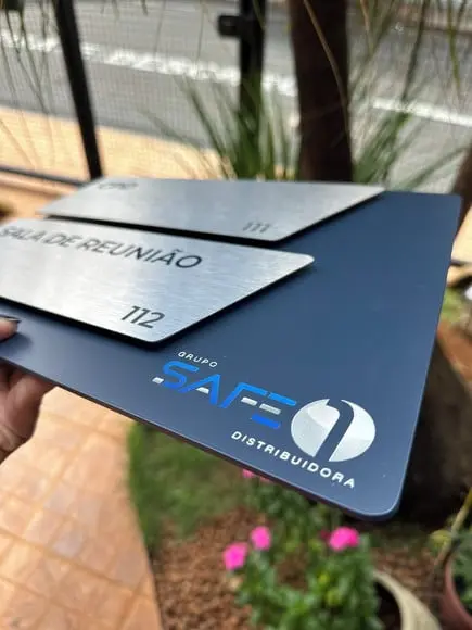 Placa de Identificação de Sala - Modelo Onix Inox Dupla
