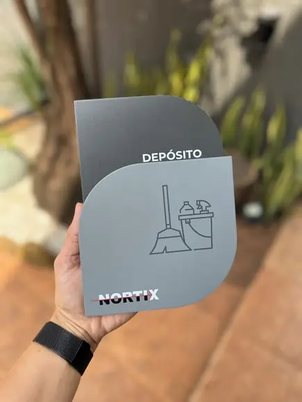 Placa de Identificação de Sala - Modelo Pirita 15x21