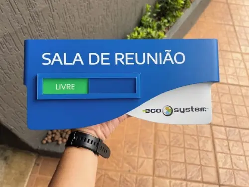 Placa de Identificação de Sala - Modelo Sodalita Flag