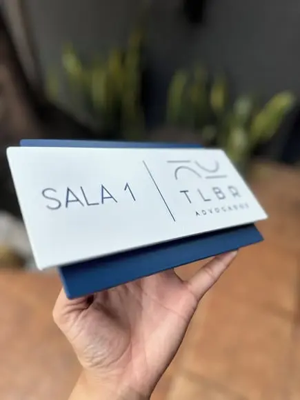 Placa de Identificação de Sala - Modelo Topázio 22x12,5