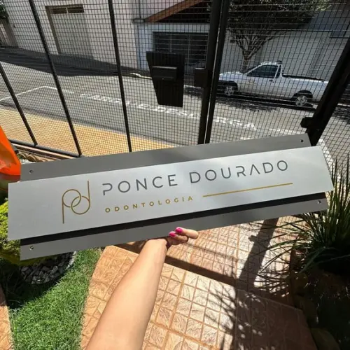 Placa de Identificação de Sala - Modelo Topázio 81x22
