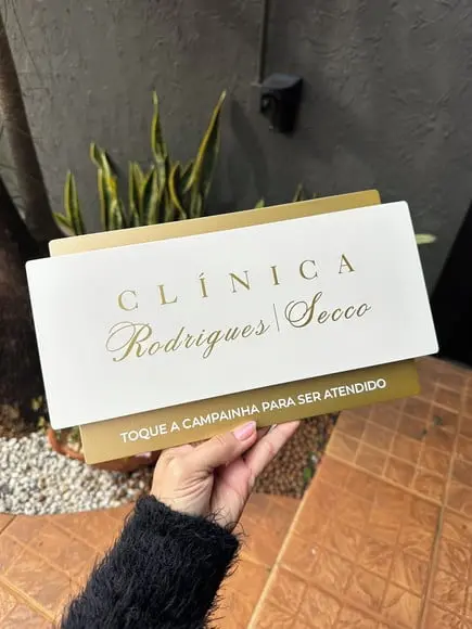 Placa de Identificação de Sala Modelo Topázio 30x17