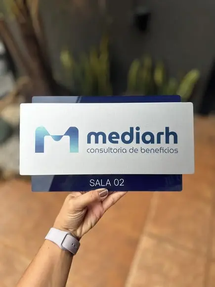 Placa de Identificação de Sala Modelo Topázio Acrílico 30x17