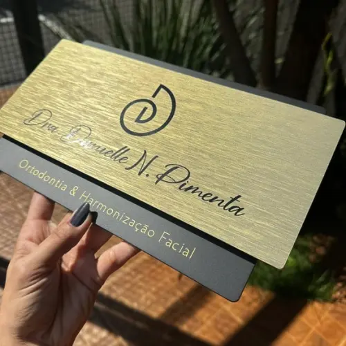 Placa de Identificação de Sala Modelo Topázio Acrílico 30x17