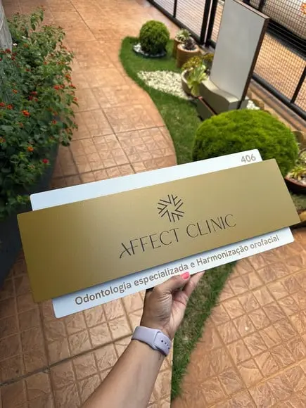 Placa de Identificação de Sala Modelo Topázio Acrílico 50x20