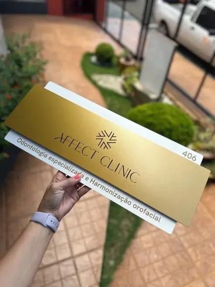 Placa de Identificação de Sala Modelo Topázio Acrílico 50x20