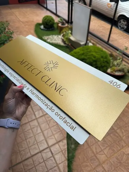 Placa de Identificação de Sala Modelo Topázio Acrílico 50x20