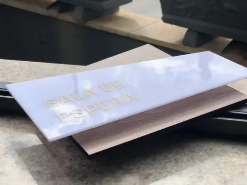 Placa de Identificação de Sala-modelo Rondonita mdf e Acílic